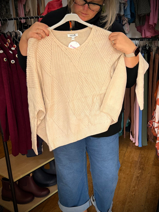 Diamond pattern cream jumper