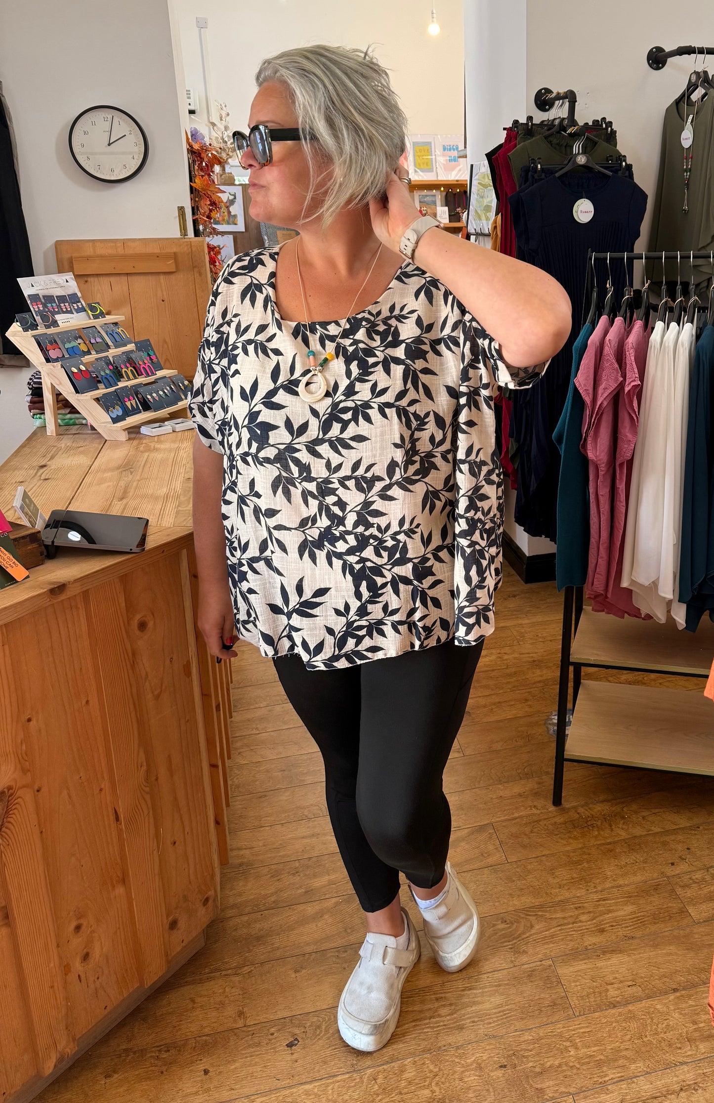 Batwing Linen top with vest top underlay.  fits size 10-18