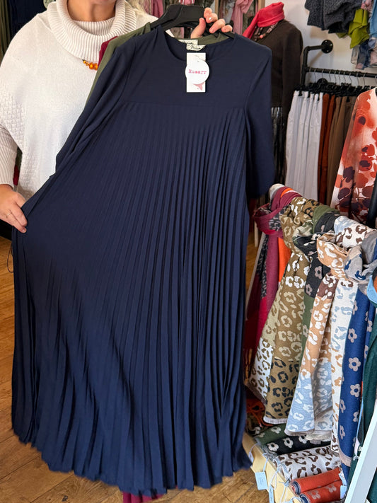 Italian pleated maxi dress with sleeves