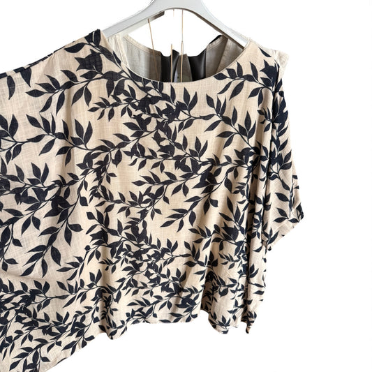 Batwing Linen top with vest top underlay.  fits size 10-18