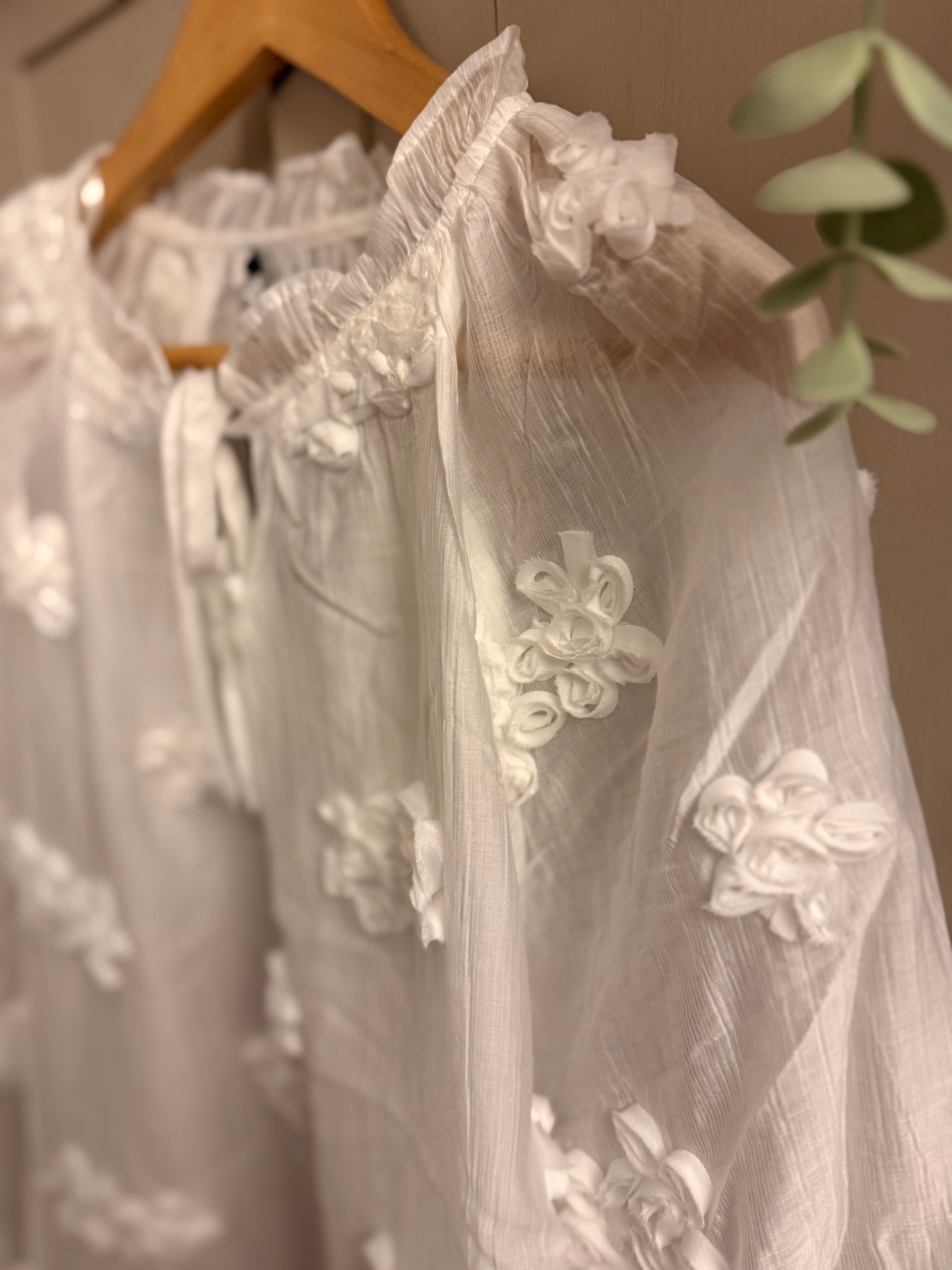 White floral embroidery top