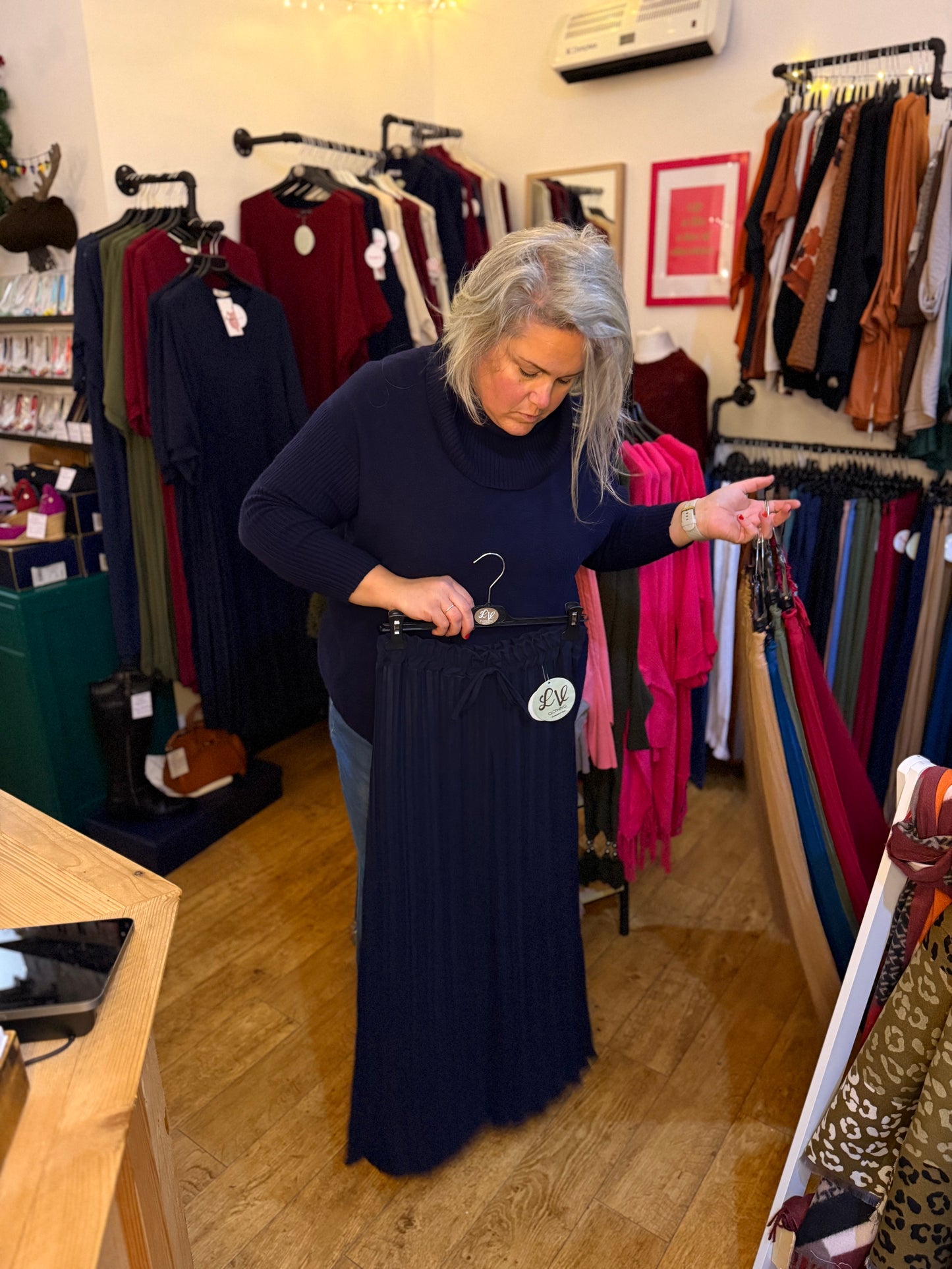 Pleated stretch trousers